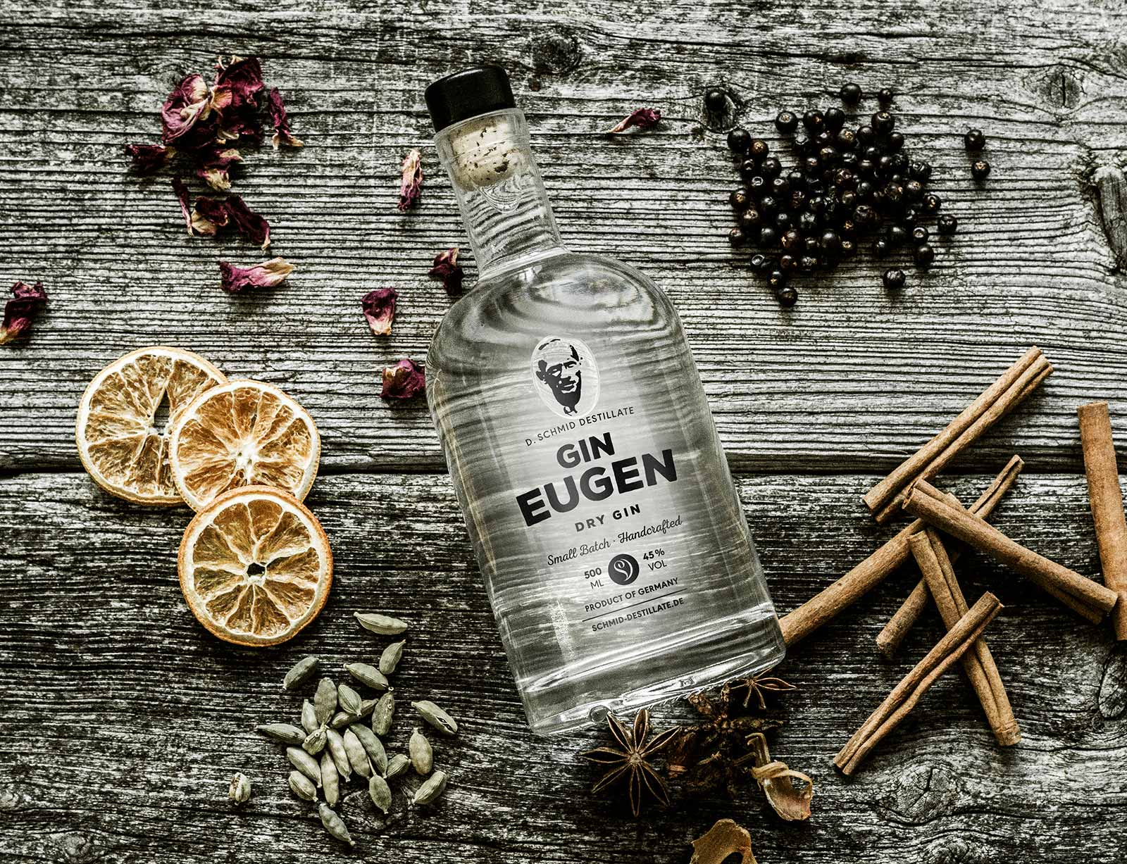 dg schmiddestillate gineugen foto flasche und botanicals